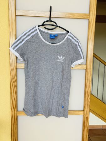Magnifique t-shirt Adidas 34 neuf