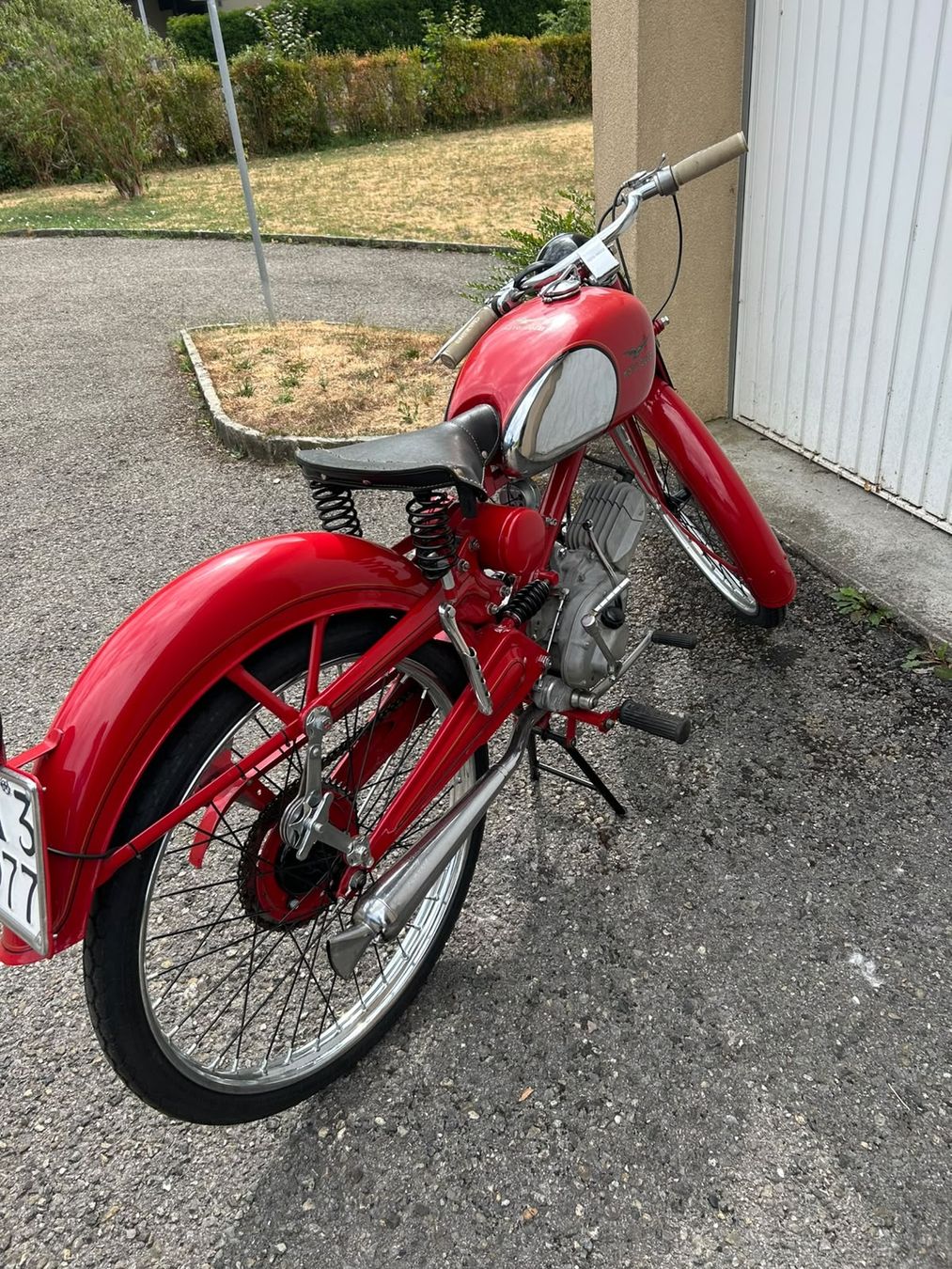Lambretta Strasse: Moto guzzino 65cc – Gebraucht aus CERNIER von GarageConcept-Car