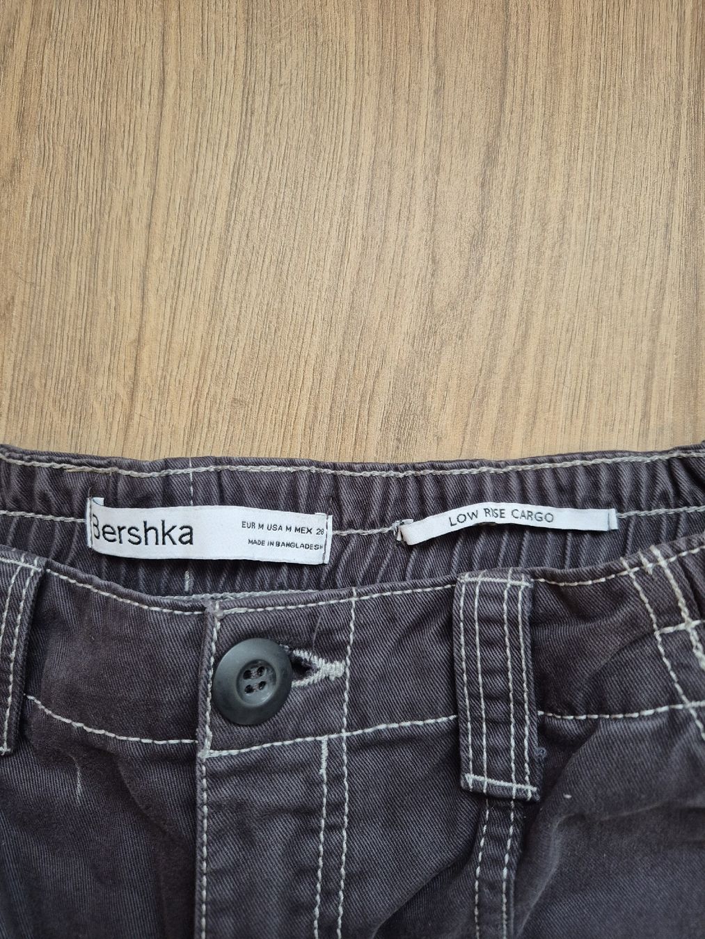 Bershka Pantaloni: Bershka Cargo Hose, Gr. M, Damen, – Usato da Eiken venduto da kaja.john 1