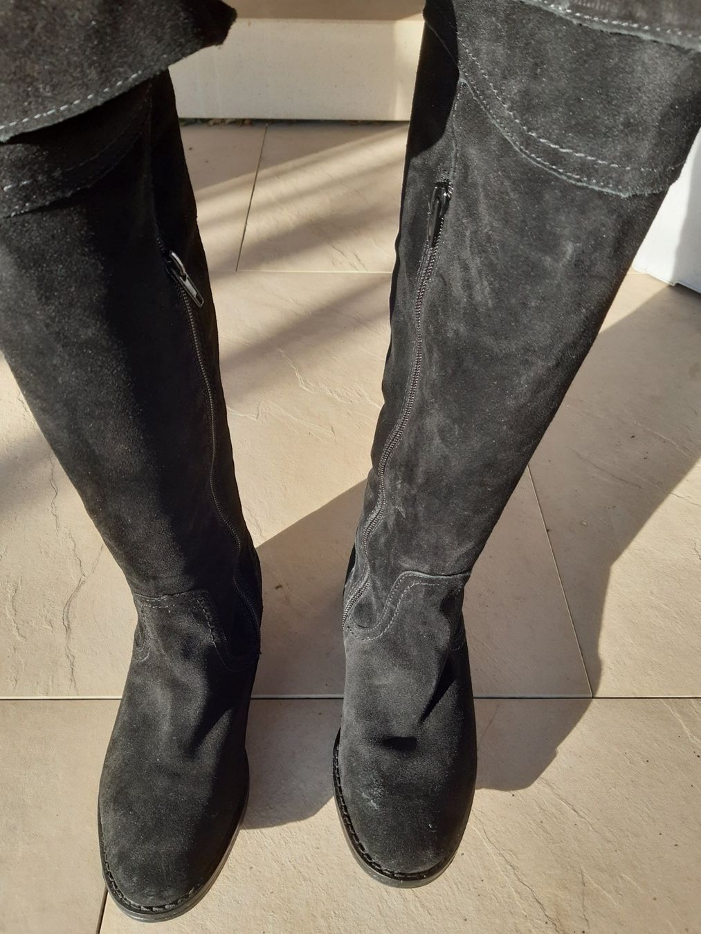 Scarpe da donna: Bottes en daim - Pointure 36 – Usato da Noréaz venduto da Hallyday