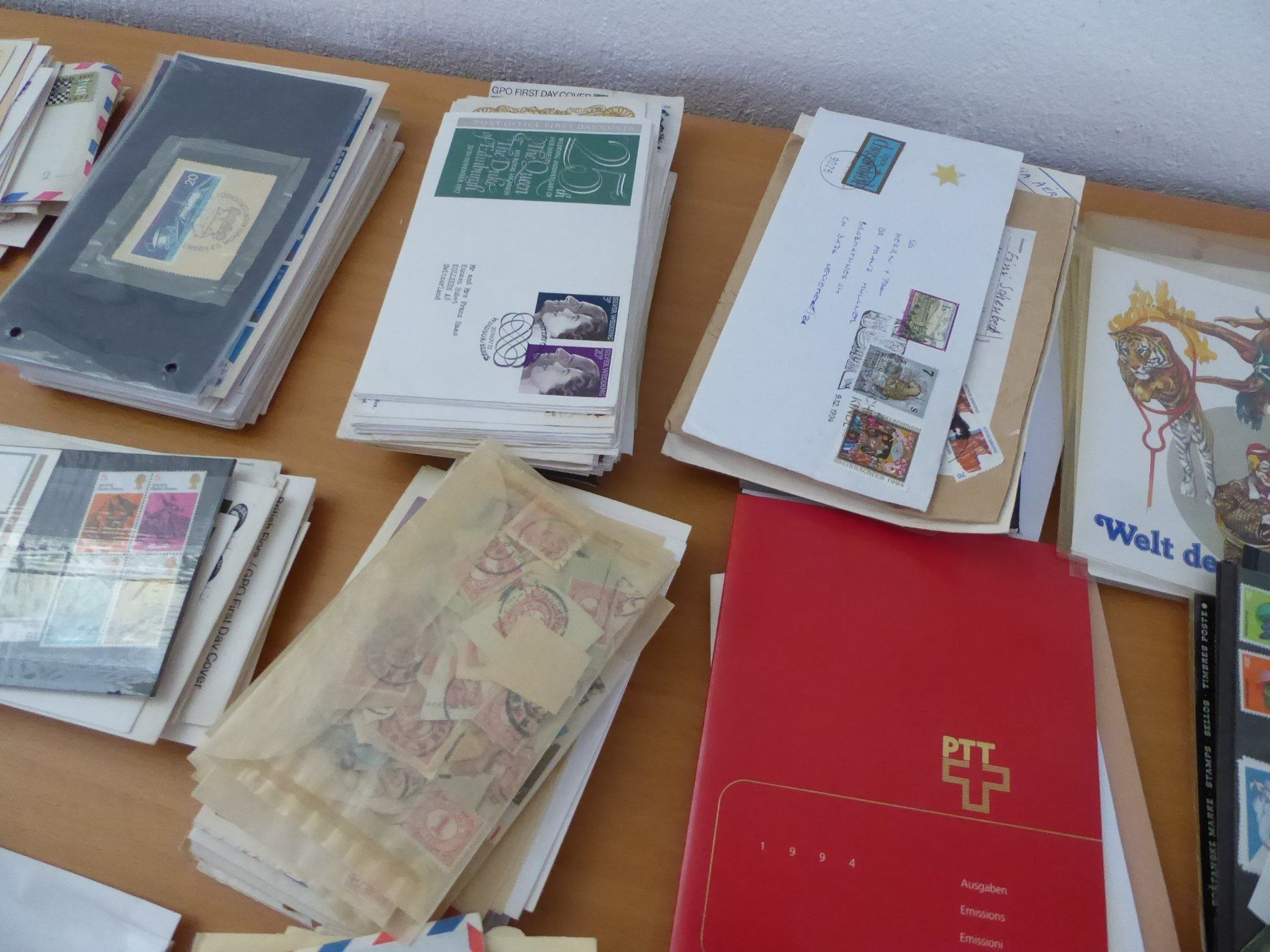 Tutti i francobolli: Wundertüten Kiste Briefmarken anschauen – Usato da Rothrist venduto da swisstools 5