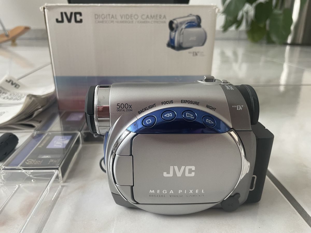 JVC Videocamere: JVC Video Kamera – Usato da Amriswil venduto da einkaufverkauf 1