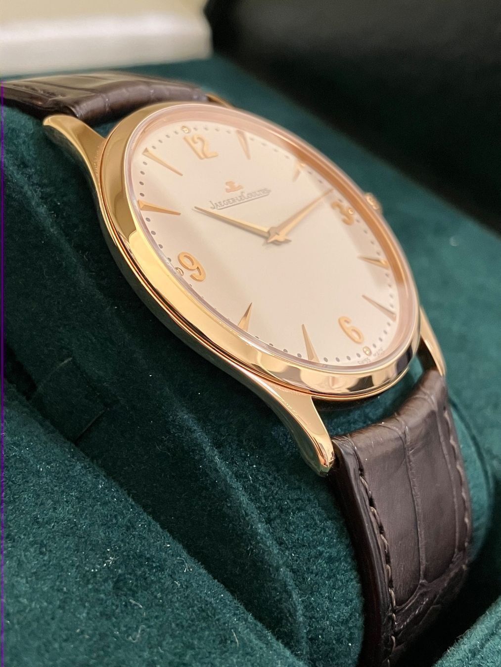 Jaeger-Lecoultre Orologi: Jaeger-LeCoultre Master Ultra Thin 18k Gold – Usato da Thalwil venduto da LeCh1ffre