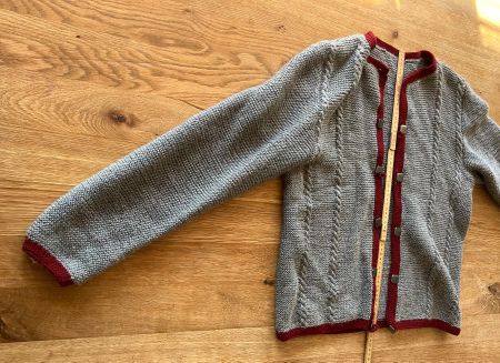 Toggenburger Strickjacke mit Silberknöpfe
