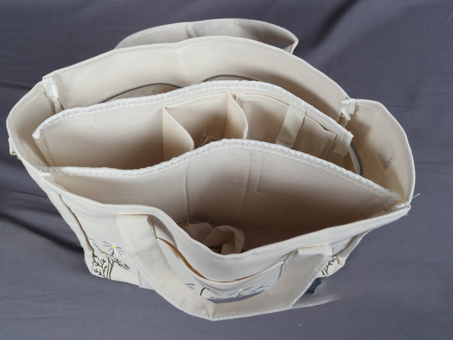 Sacs femmes: Stoffhandtasche mit Blumendesign – D'occasion à Steinen par Restwert_Steinen 4