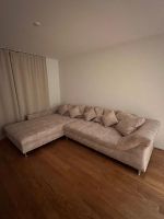 Modernes, fast neues Ecksofa