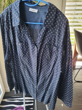 Schöne Bluse von Yessica, Grösse 48