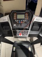 Laufband zu verkaufen, ideal für Home-Workouts im Herbst