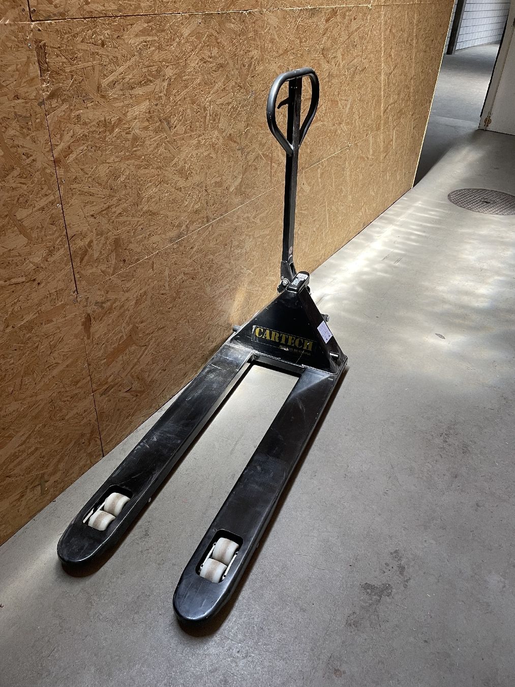 Carrelli elevatori e a forche: Palettenrolli 2000Kg  – Usato da Emmenbrücke venduto da Gzl-94