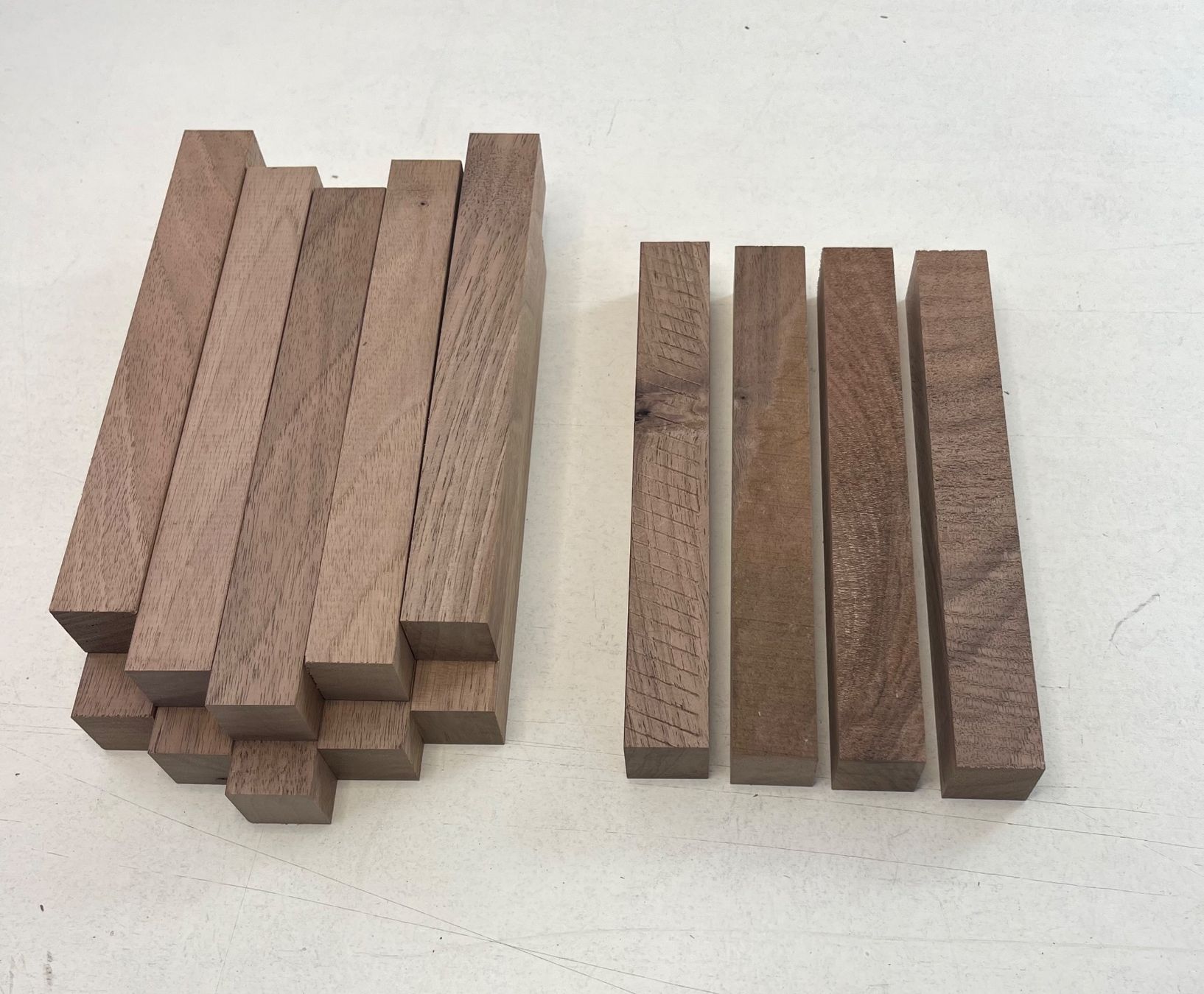 Articles en bois: EU-Nussbaum 25x25mm – Neuf (Voir description) à Weinfelden par Kathydoes