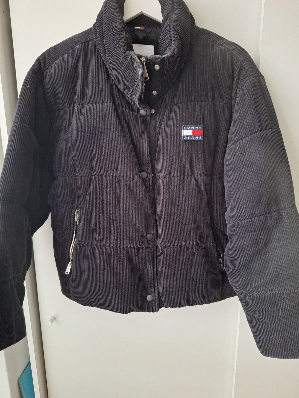 Tommy Hilfiger Jacken: Hilfiger Cordjacke – Gebraucht aus Mumpf von SwissDi