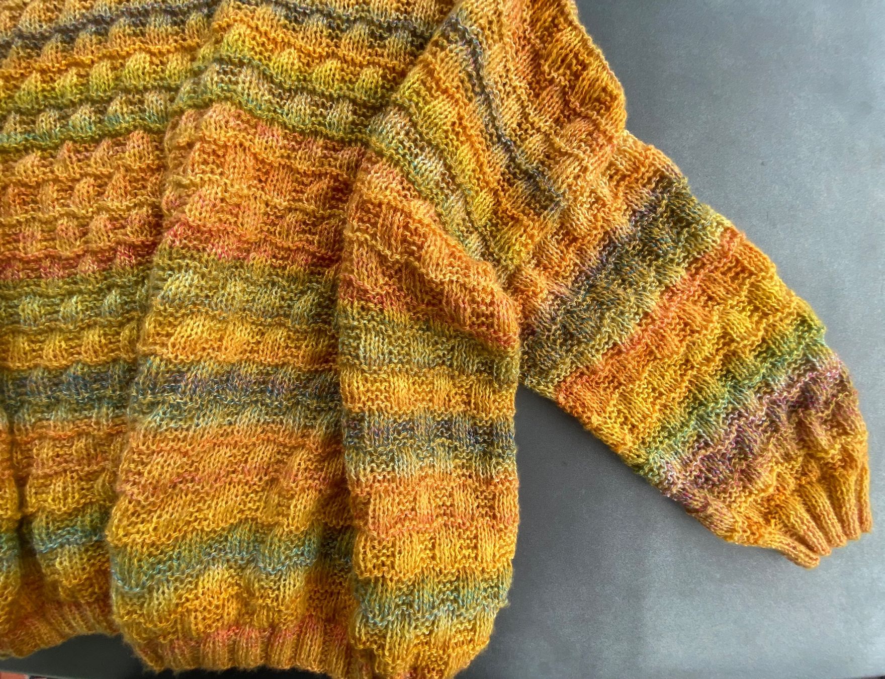 Maglioni & Felpe: Wunderschöner Pullover selbstgestrickt NEU NEU NEU – Nuovo e nell'imballaggio originale da Dietlikon venduto da Sa_Biene 1