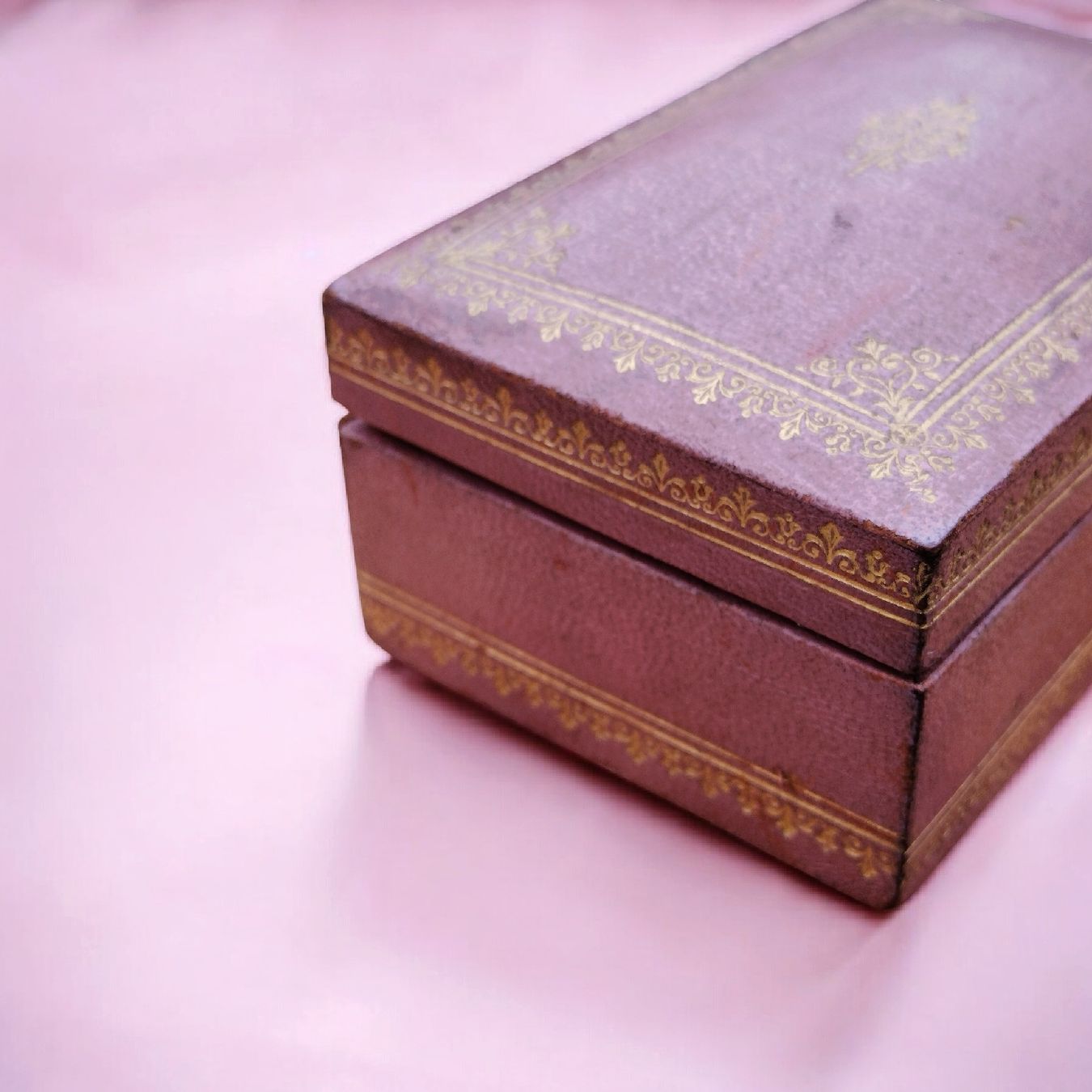 Dosen: ✨Antike Ringbox Schatulle Rosa Samt mit Gold – Gebraucht aus schwyz von larry91sz 4