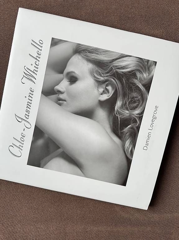 Libri: Chloe-Jasmine Whichello - Portrait Buch – Usato da Adliswil venduto da PetaParka
