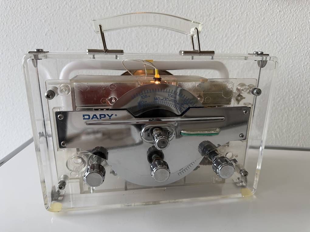 Radio: Vintage Plexiglass Radio – Usato da Horgen venduto da Jaromir6 1