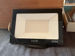 100W LED Aussenstrahler IP66 / sehr hell