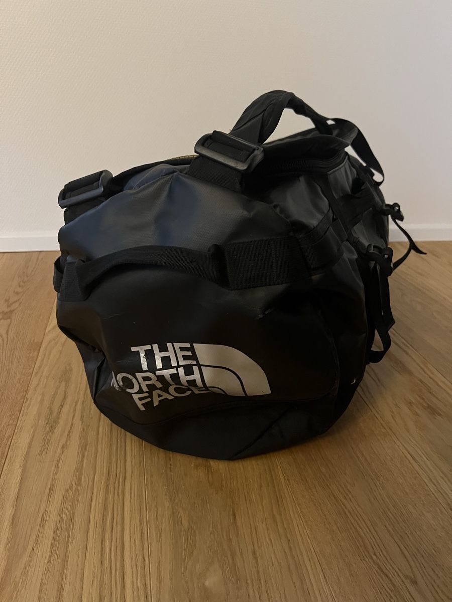 North Face Taschen: The North Face Duffle Bag - Grösse S / schwarz – Gebraucht aus Widnau von iamniko 1