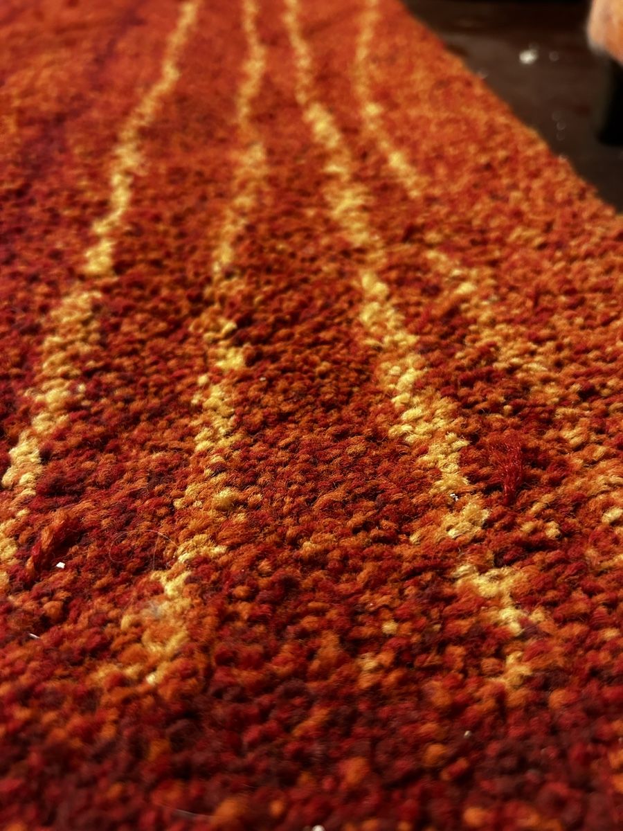 Teppiche: Teppich rot mit Muster Struktur Flor kurz – Gebraucht aus Winterthur von sel_96qk 1