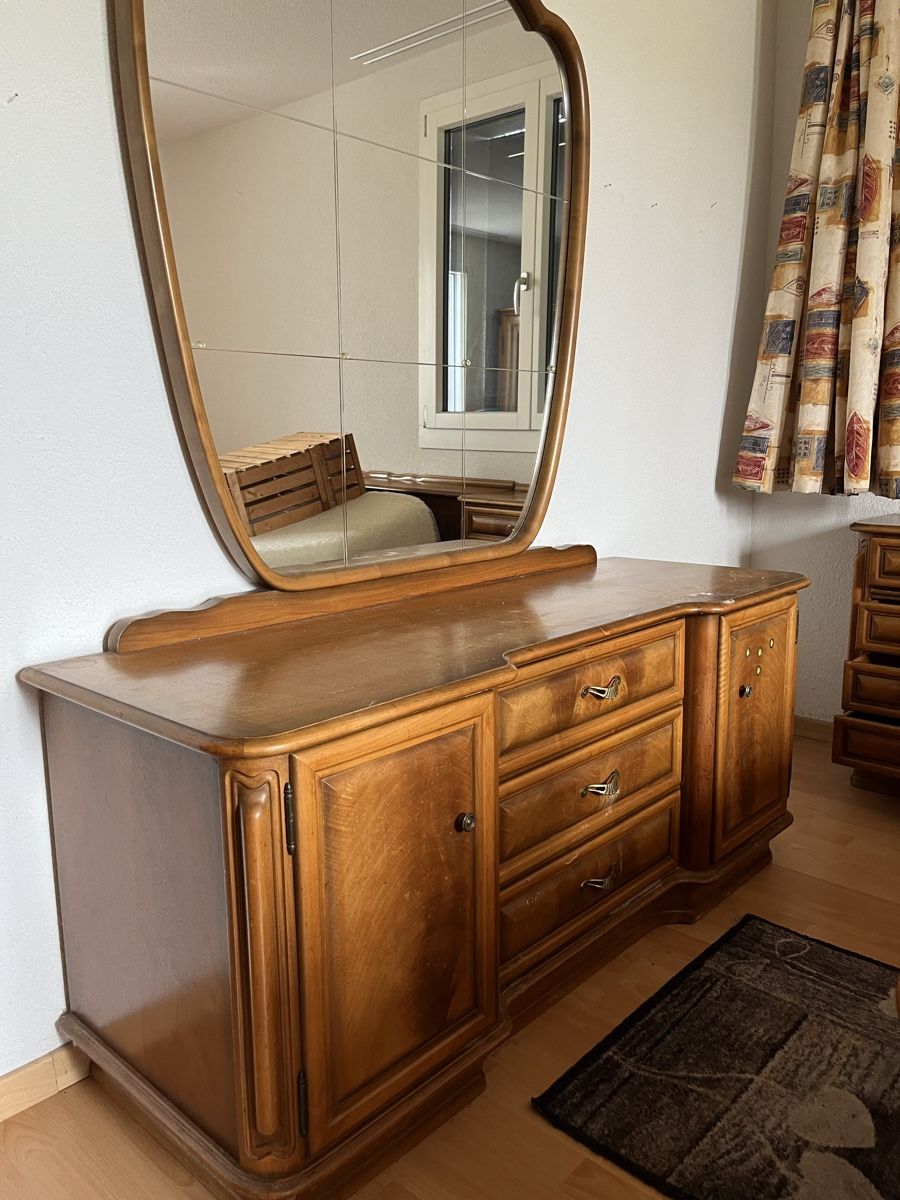 Commodes: Alte Kommode mit Spiegel Holz – D'occasion à Ufhusen par janiis.kn