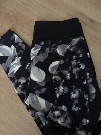 Sport Leggings H&M Blumenmuster schwarz Grösse M