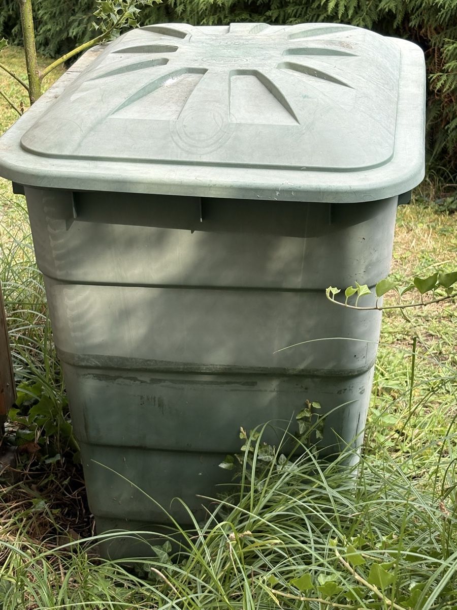 Contenitori & Simili: Wasserbehälter 300L gebraucht – Usato da Kriens venduto da aloha19 4
