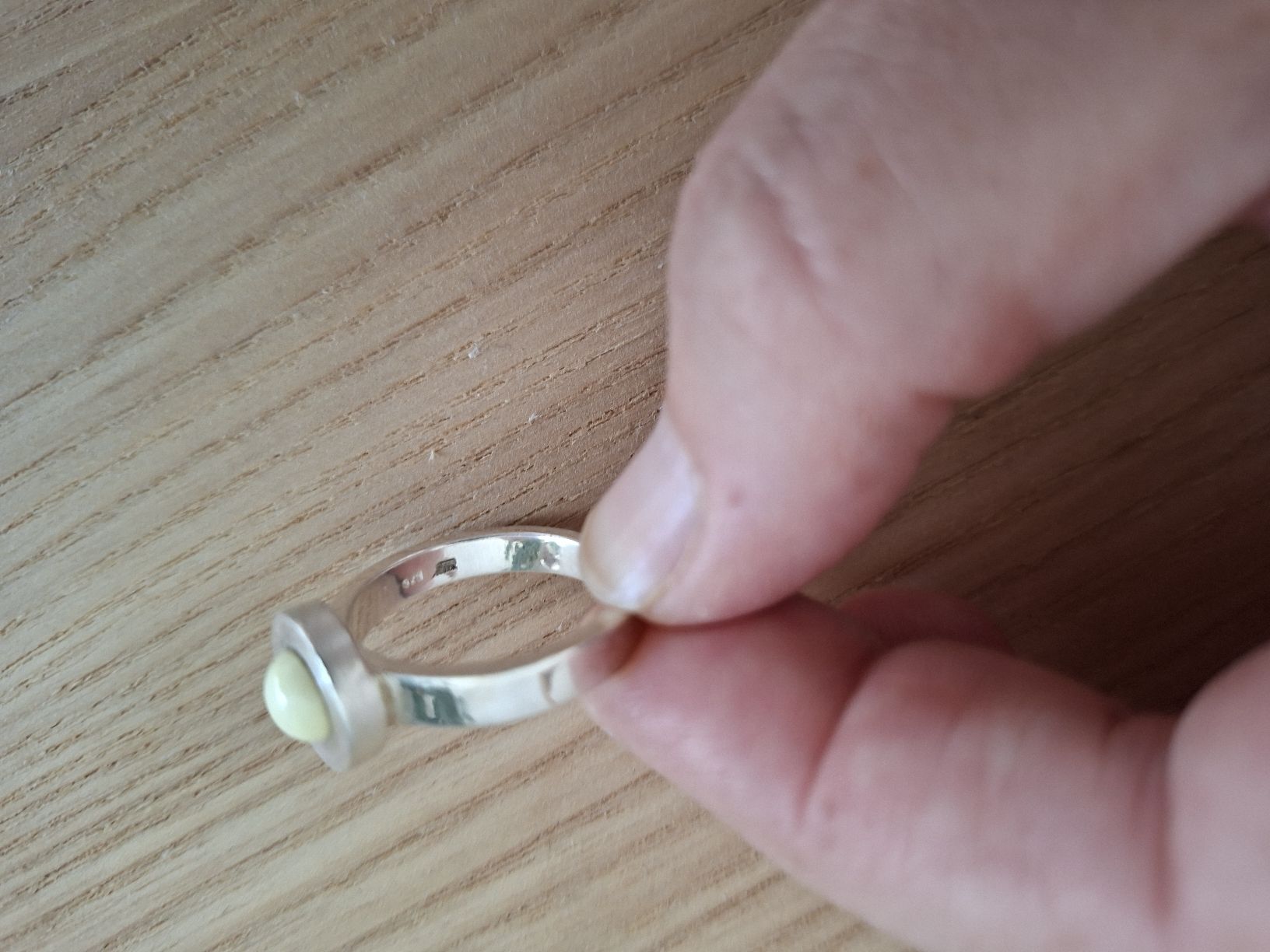 Ringe: Silber Ring, Gr. 58 mit weissem Bernstein – Gebraucht aus Glarus von novale2 1