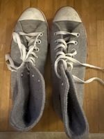 Converse All-Stars, size 9.5 - Cool & Casual Style!