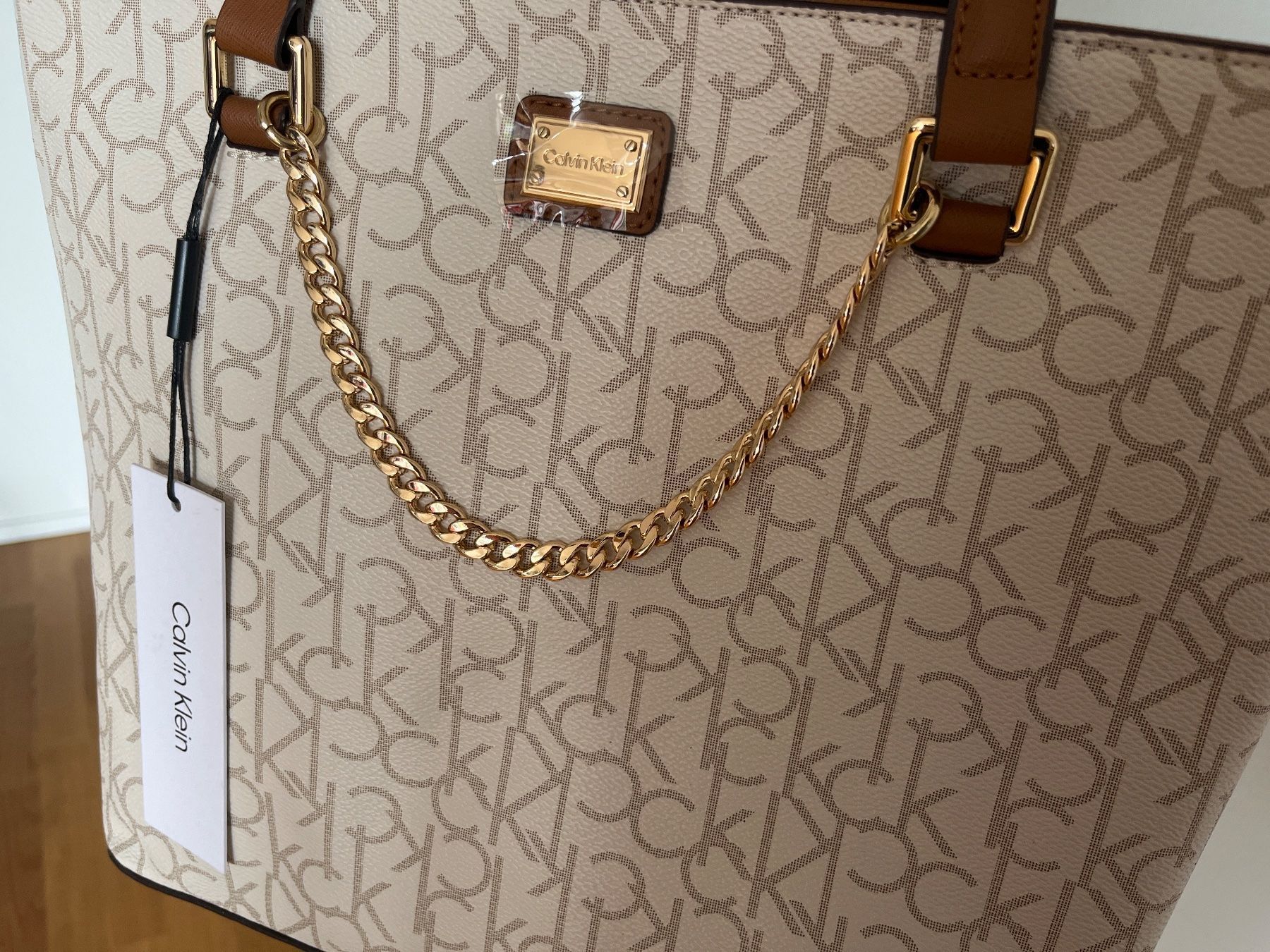 Calvin Klein Taschen für Damen: Calvin Klein - Handtasche, vanilla, Logoprint, Kette – Neu (gemäss Beschreibung) aus Luzern von Jiggy_8898 1