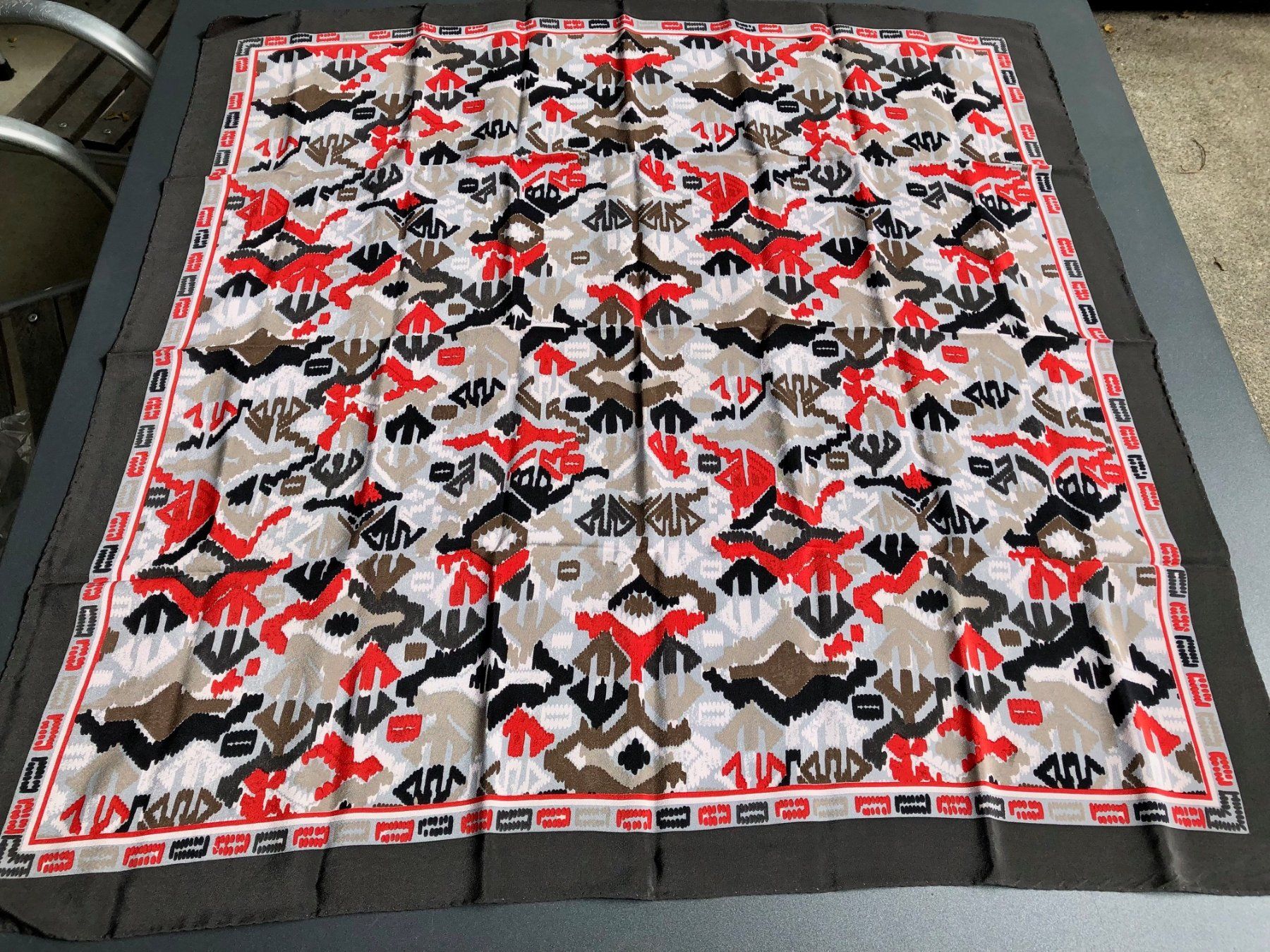 Foulard & Sciarpe: Seidenfoulard – Usato da Winterthur venduto da Barunggeli