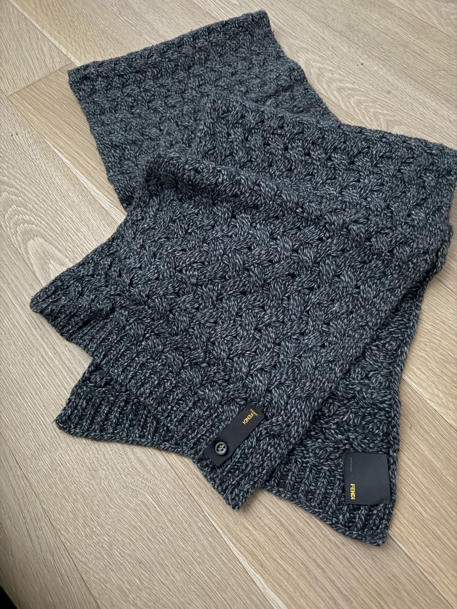 Fendi Foulard & Sciarpe: Fendi Schal – Usato da Zollikerberg venduto da Atelier108