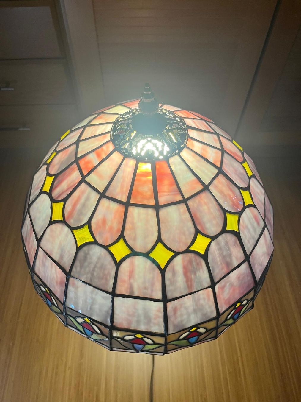 Lampade: Wunderschöne Tiffany-Stil Tischlampe – Usato da Klingnau venduto da Umweltklinik 7
