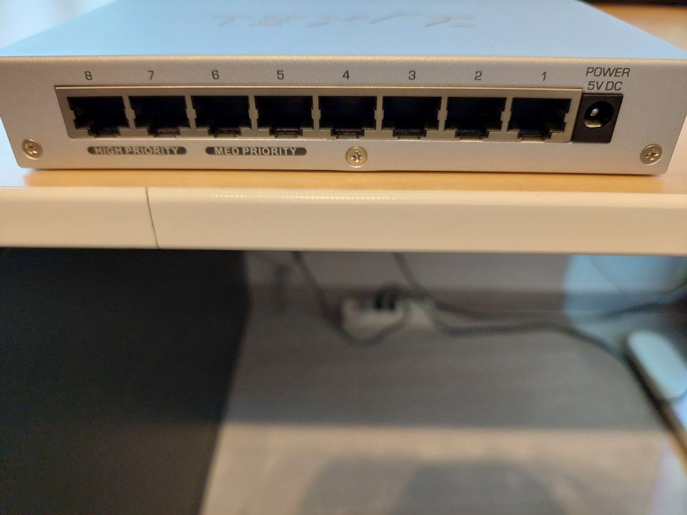 Gebrauchter Zyxel GS-108B v3 Gigabit Ethernet Switch! (Gebraucht) in ...