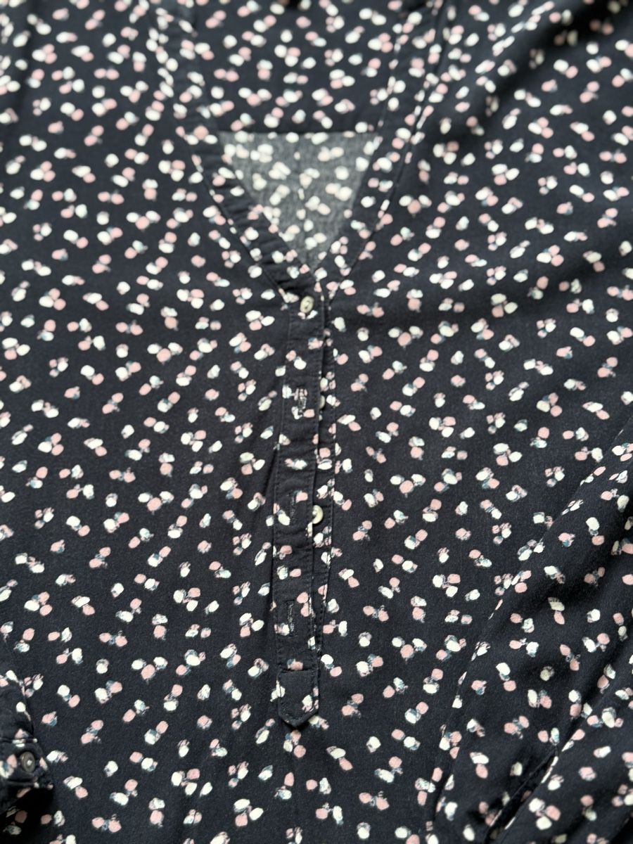 Esprit Blusen: Esprit Blouse, Size 38, Navy with Floral Dots – Gebraucht aus Horgen von thesilverarrow 2