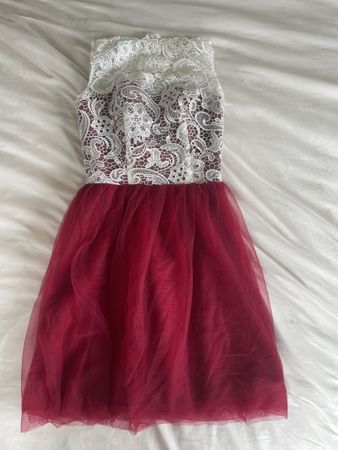 Festliches Kleid, Grösse S bordeauxrot, Spitze, Tüll