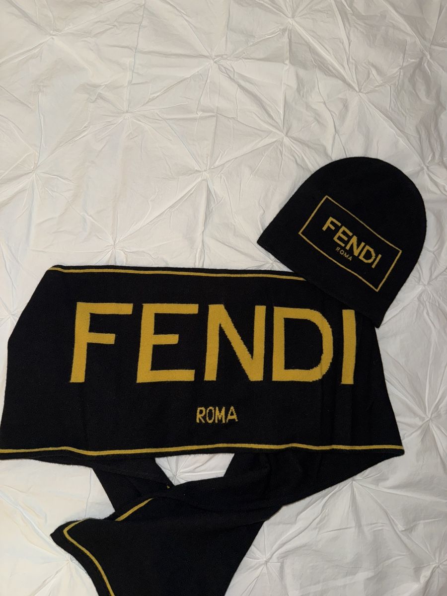 Fendi Foulards, Tücher & Schals: FENDI Set Schal und Mütze – Gebraucht aus Chur von tince07 1