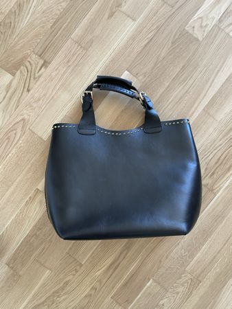 Zara Handtasche Leder Nieten schwarz Shopper