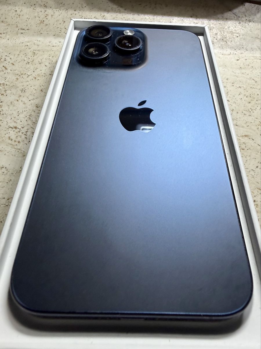Apple Portables: iPhone 15 pro max – D'occasion à Masein par tom_w5jc 1