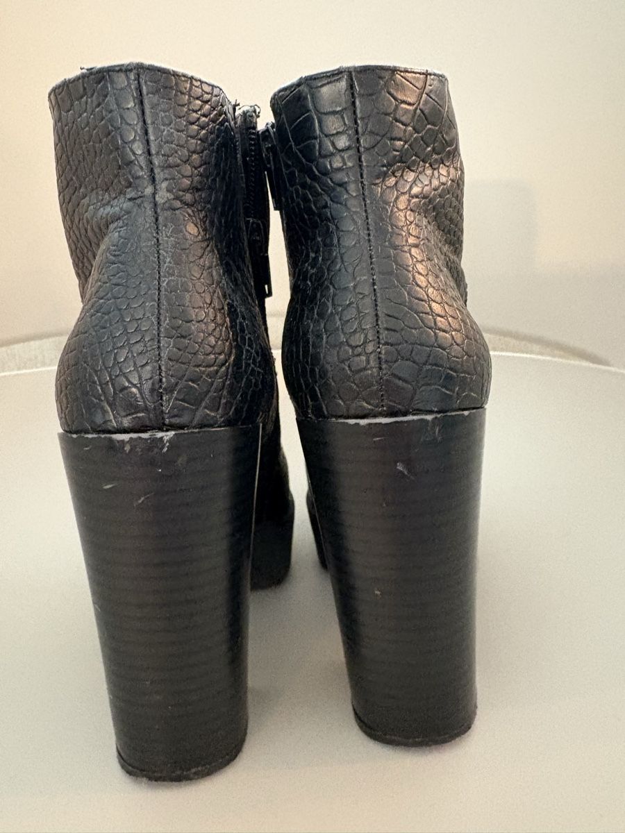 Scarpe da donna: Schwarze Winter Stiefeletten, Kroko Optik, Grösse 36, – Usato da Zürich venduto da Anushka86 6