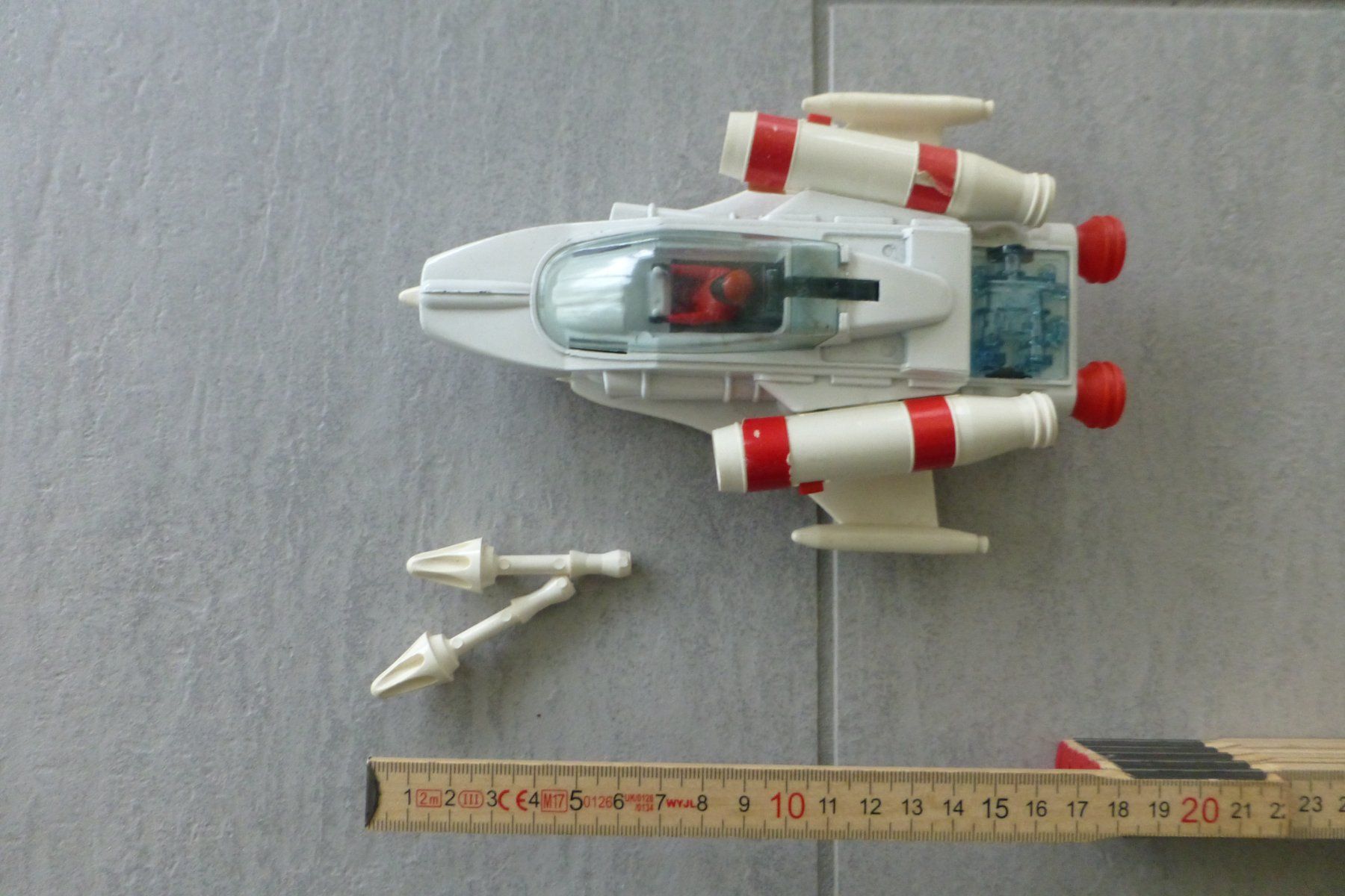 Spielzeuge: Vintage Space Shuttle Spielzeugraumschiff mit Figuren – Gebraucht aus Grenchen von Bobatsch 2
