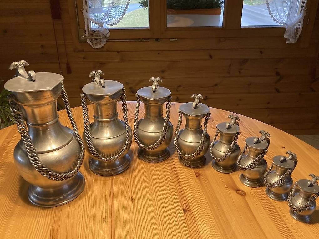 Carafes: Walliser Zinnkannen, 8-teilig – D'occasion à Kallnach par _sylvie_