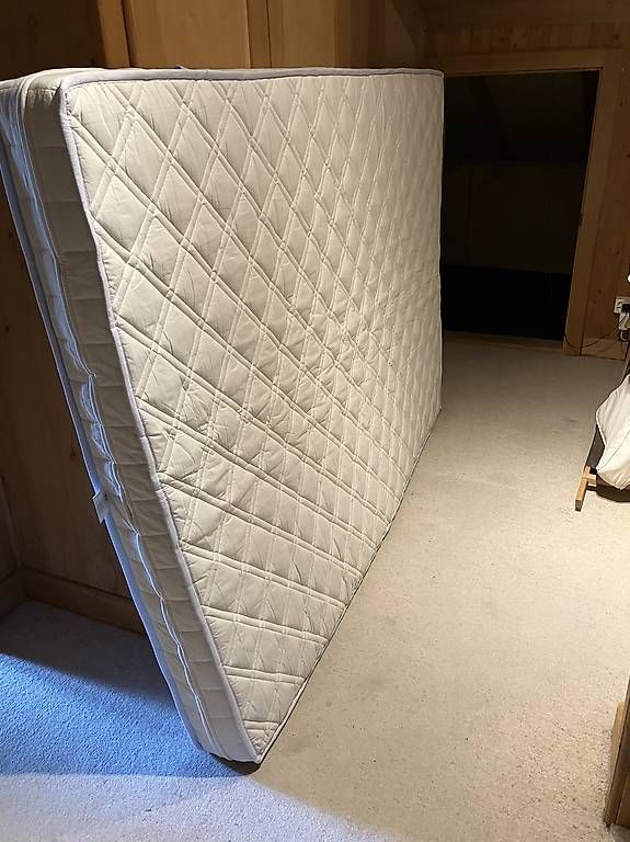 Materassi: Matratze 200x 183cm – Usato da Lenzerheide/Lai venduto da flupk