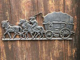 Gussrelief „Wolfensberger“ Kutsche mit Pferden“