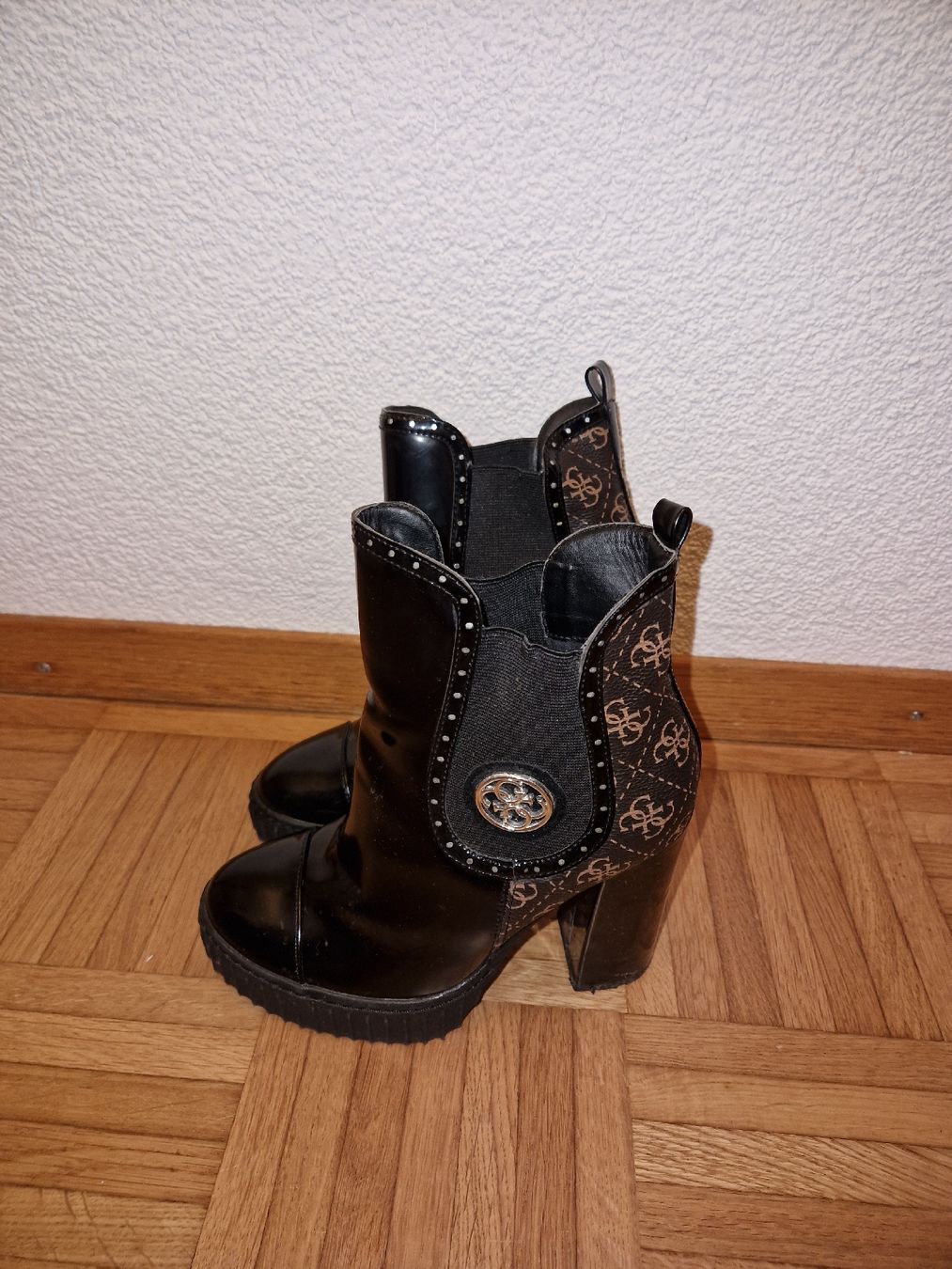 Guess Scarpe da donna: Schicke Guess Stiefeletten, Grösse 37 – Nuovo (secondo la descrizione) da Etzwilen venduto da mue_mm76 2