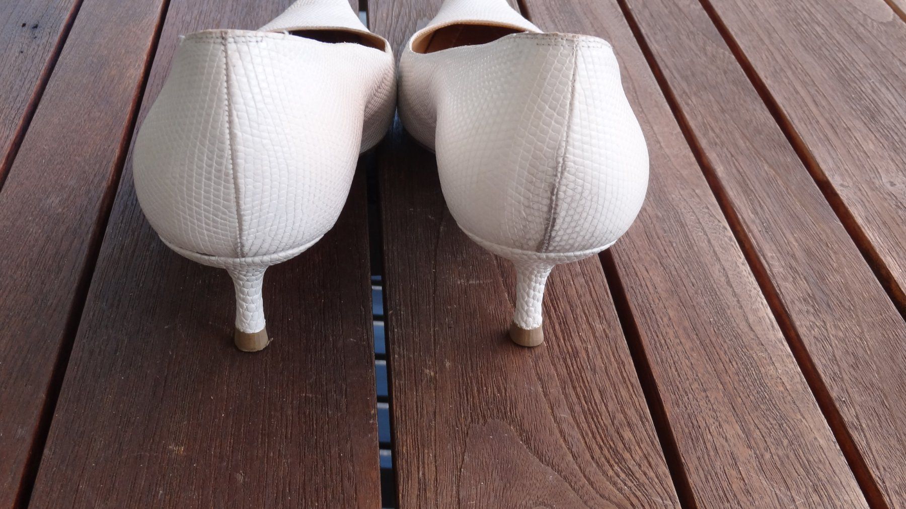 Scarpe da donna: Pumps, weiss, geprägtes Leder – Usato da Erlenbach ZH venduto da November-Ergometer 2