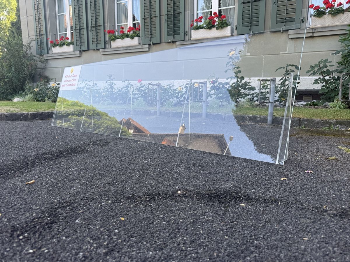 Wände & Decken: Schutzscheibe Plexiglas 205x56cm – Gebraucht aus Bätterkinden von rip2000 1
