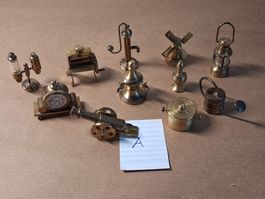 a/ Set alte Messing Miniatur. Für  Setzkasten. Gem. Bildern
