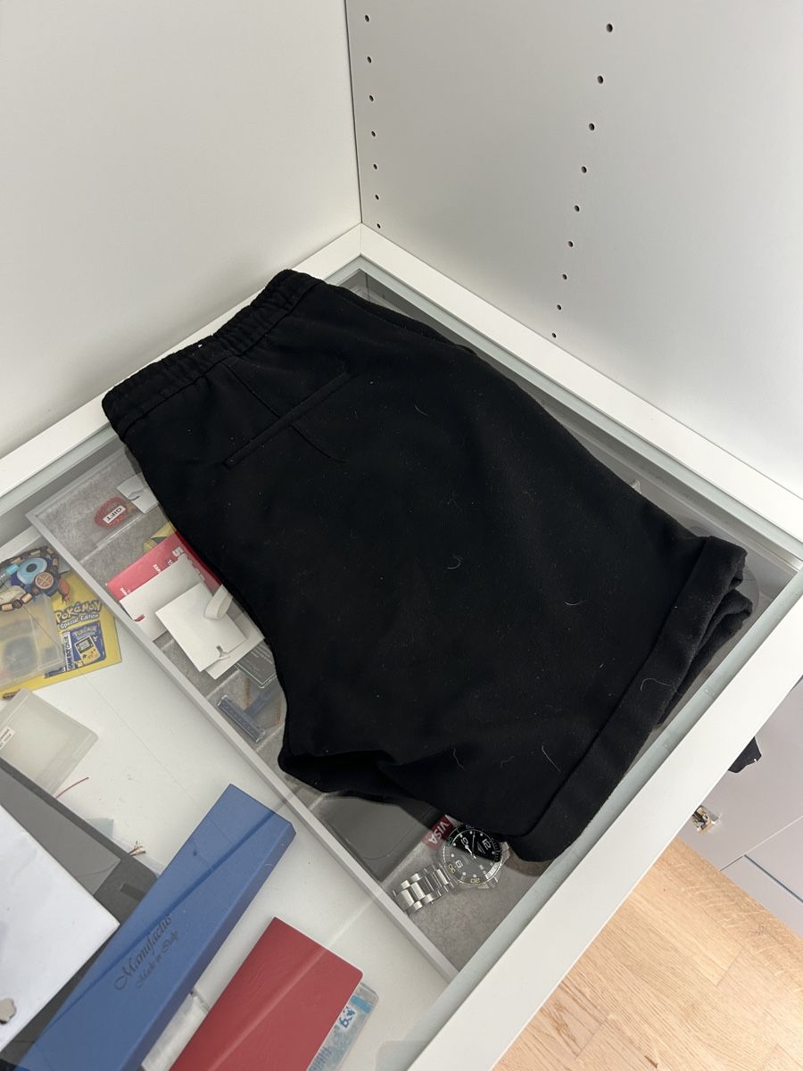 Zara Pantaloni: Schwarze kurze Jogginghose ZARA, Gr. L – Usato da Bülach venduto da INO_ 1