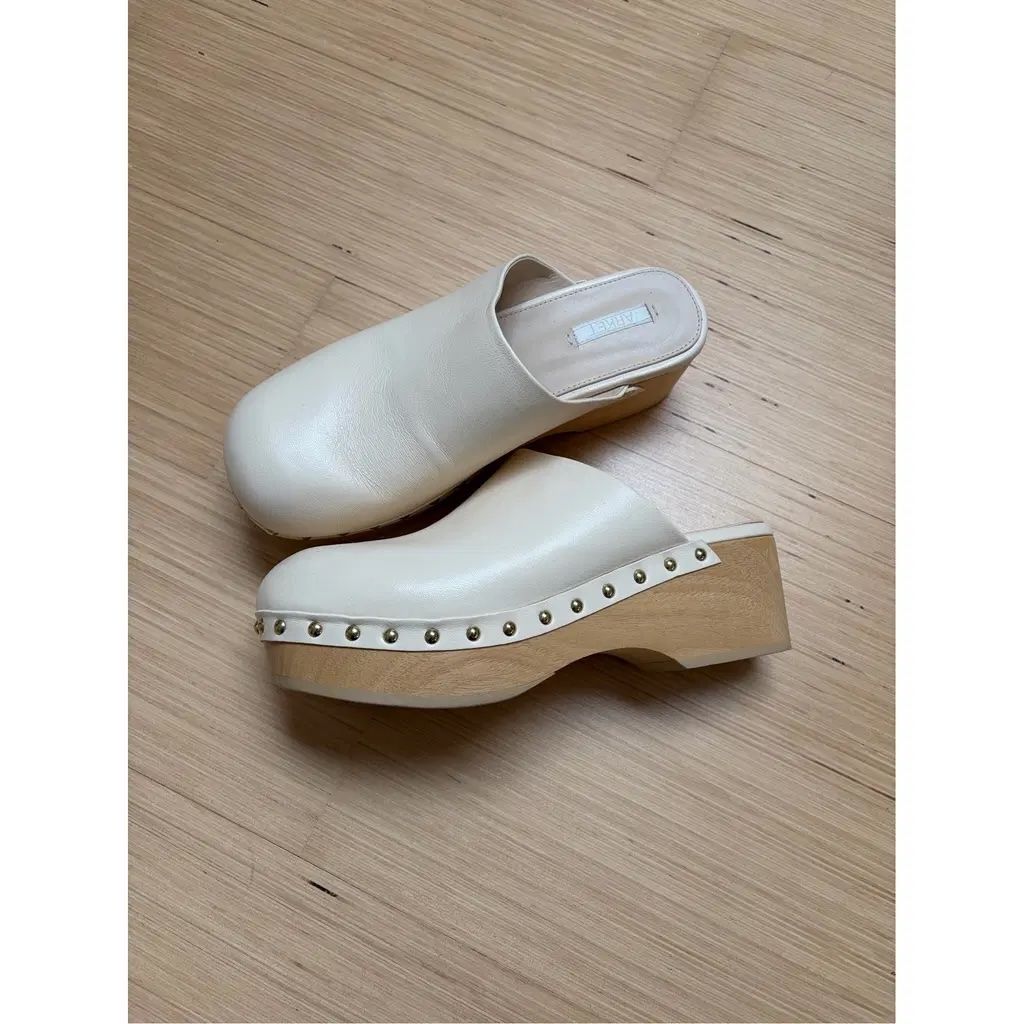 Arket Scarpe da uomo: Arket Beige Leather Mules / Clogs – Usato da Lausanne venduto da firewalk86 2