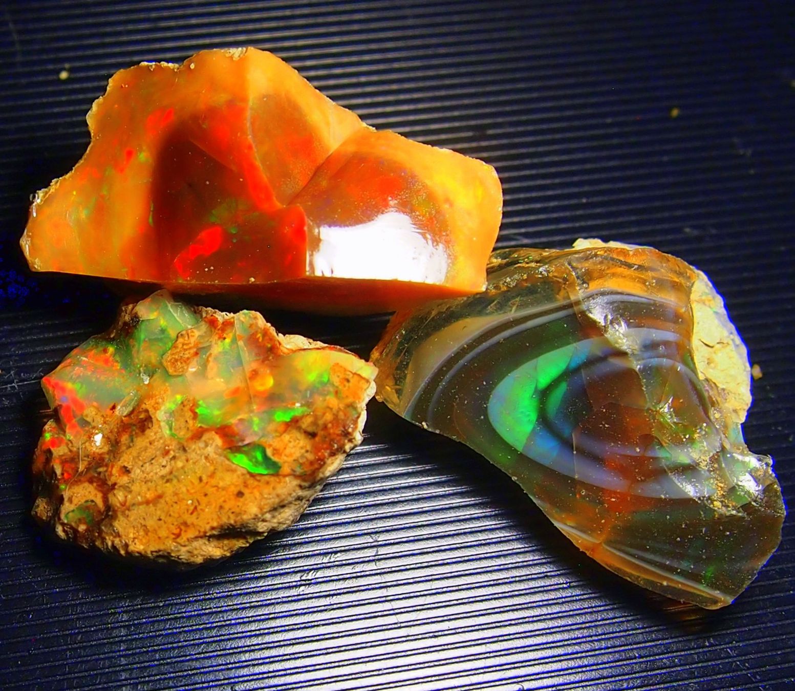 Pietre preziose: 39 ct. Top-funkelnder WELO-Feueropal roh – Nuovo e nell'imballaggio originale da Reinach BL venduto da Marblue