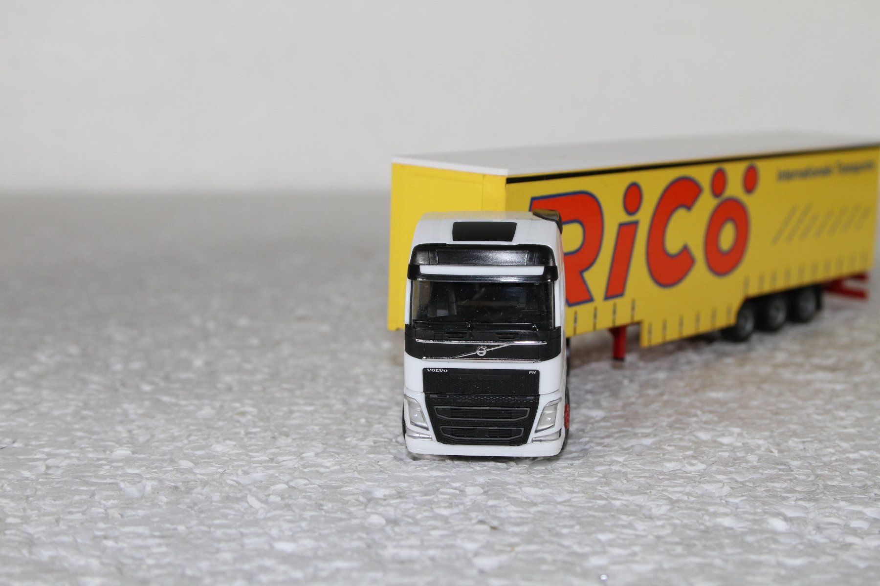 Herpa Modellini d'auto: Herpa Volvo Sattelzug Ricö – Usato da Triesen venduto da cor_62ts 1